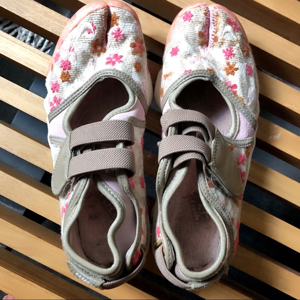 Vintage Nike Air Rift Floral Split Toe Sneaker